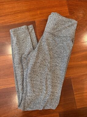 Women’s Gray Textured Knit Leggings- Size Small